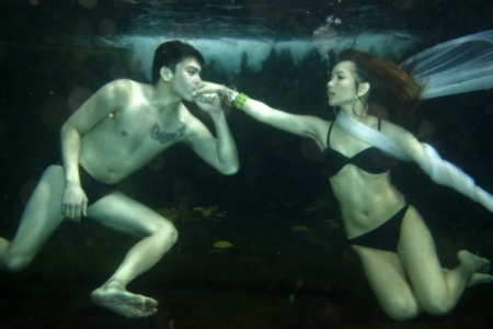 Underwater E-session by Val Porras of Exposure Digital Photography Underwater E-session by Val Porras of Exposure Digital Photography